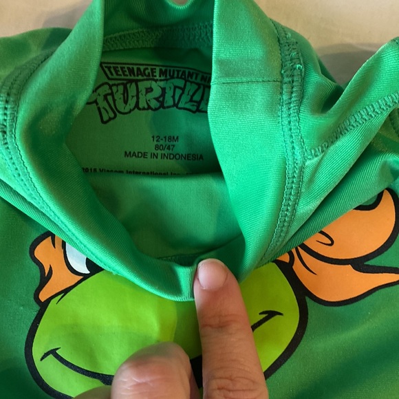 Set of 3 boys swim trunks and rash-guards - Picture 3 of 7